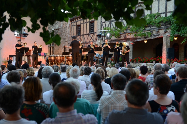 Octobone & Michel Becquet - Place du Tilleul à Pérouges - Lundi 20 juillet 2015
